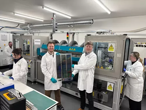 Olcsó napfólia ad tiszta energiát a napfényből