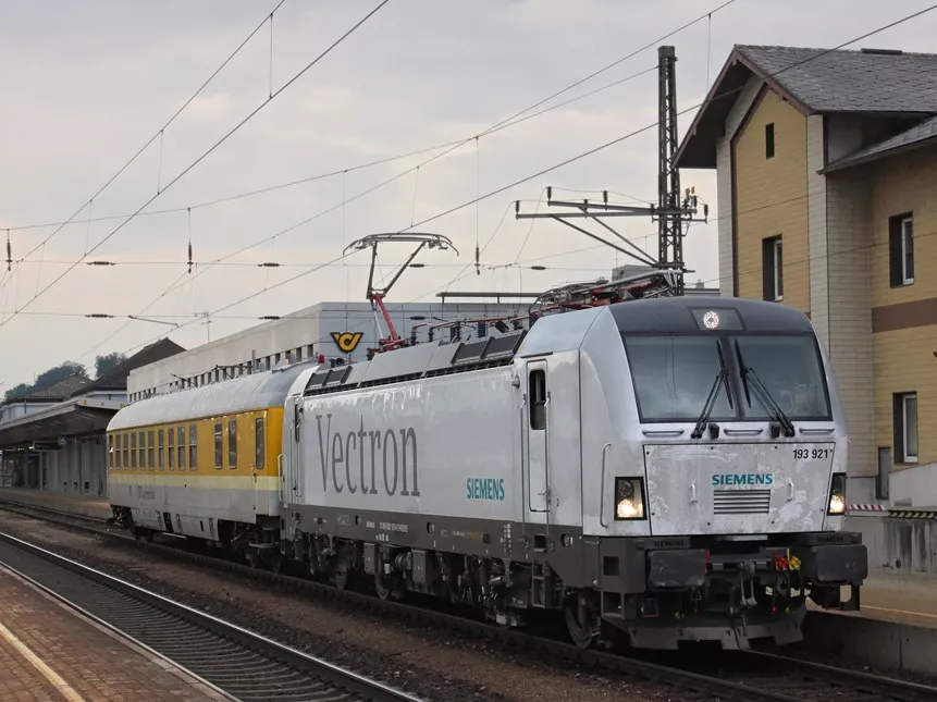 Tesztelik a Siemens villanymozdonyait
