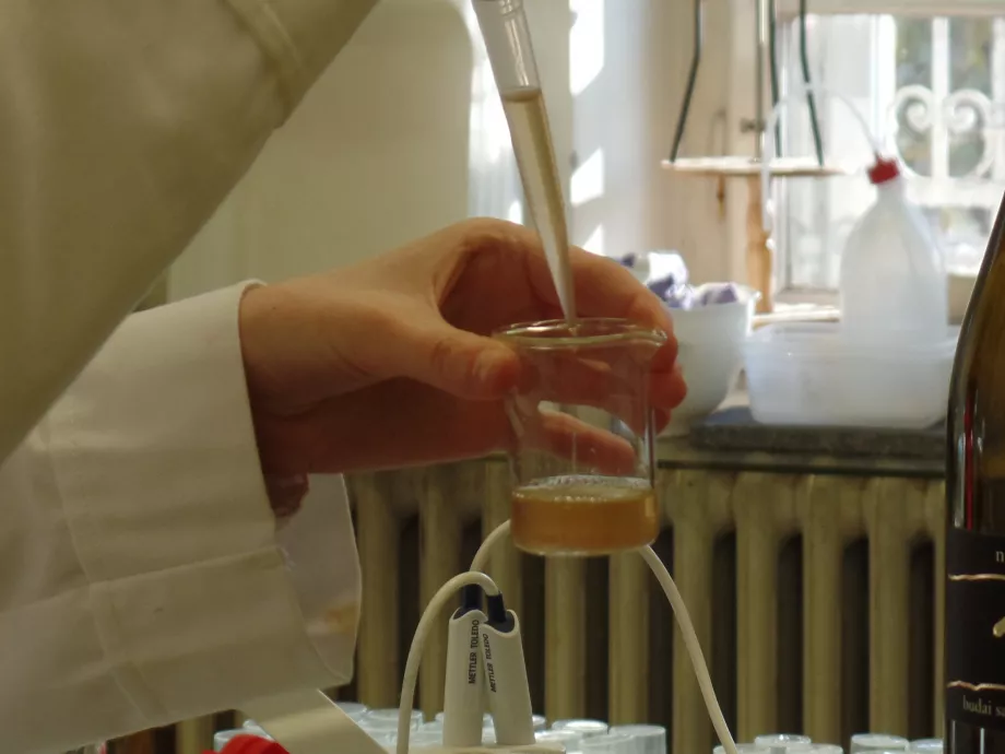 Lézeres mérőeszközt vetnének be a borok hamisítása ellen