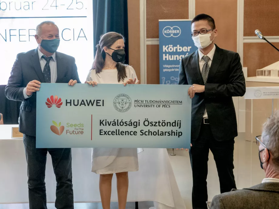 Nagyszabású technológiai ösztöndíjprogram indul a Pécsi Tudományegyetemen