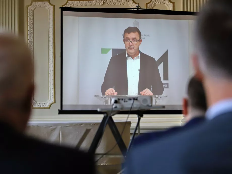 Palkovics lemondott, megszűnik a Technológiai és Ipari Minisztérium