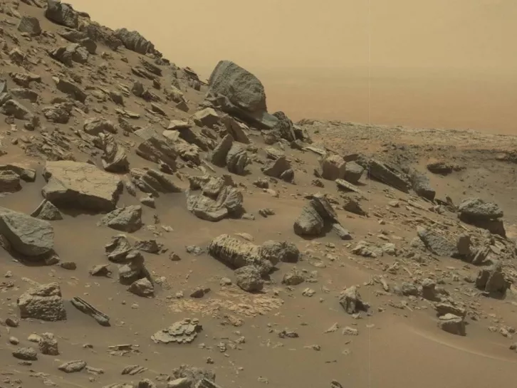 A Curiosity hazaküldte utolsó fotóit a marsi tanúhegyekről