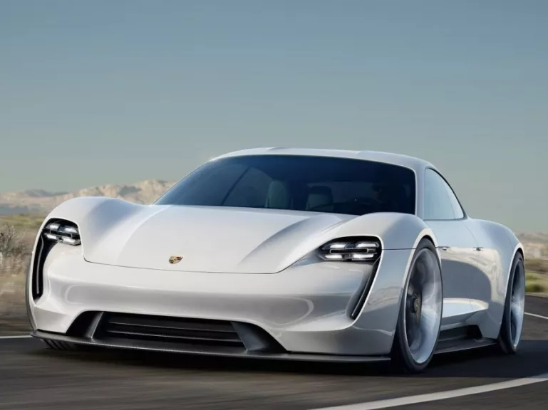 A Porsche összeméri az erejét a Teslával