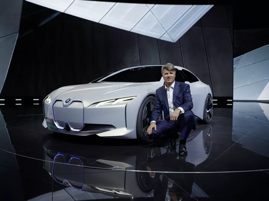 Az autógyártók már készülnek az elektromos átállásra
