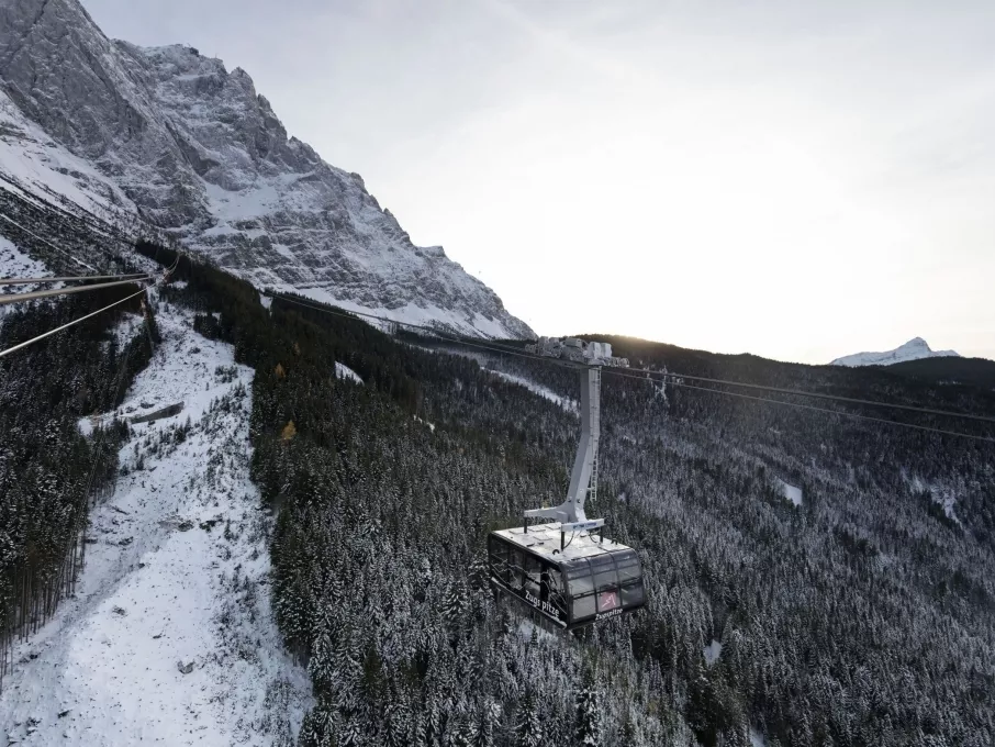 Rekordokat dönt a Zugspitze új drótkötélpályás felvonója