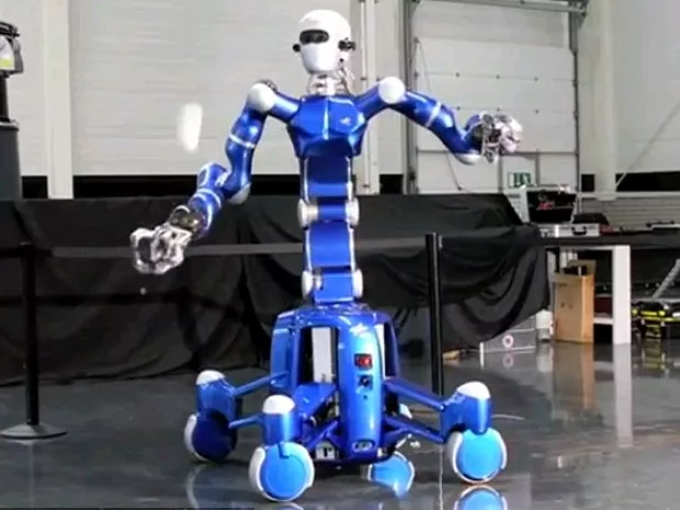 Gondolkodó robot építi az első marsi hajlékokat