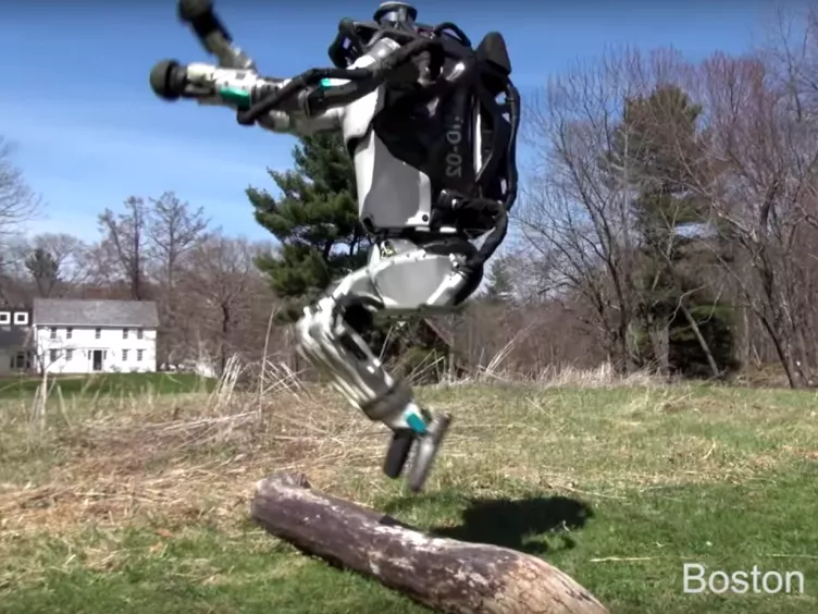 Újabb csodás videók a Boston Dynamics robotjairól
