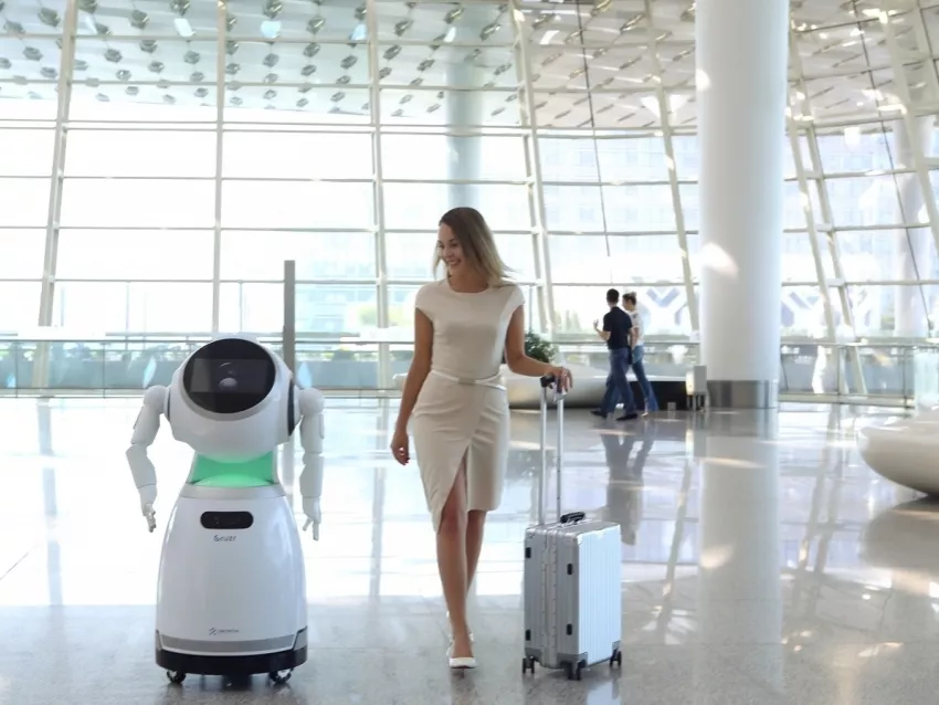 Újabb szolgáltató robotot mutattak be itthon