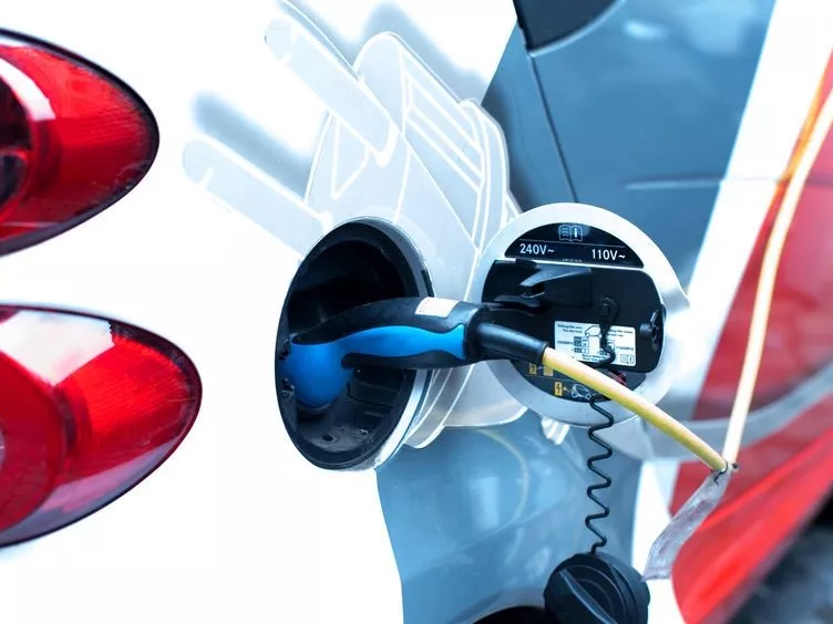 Applikációval lesz indítható az elektromos autók töltése