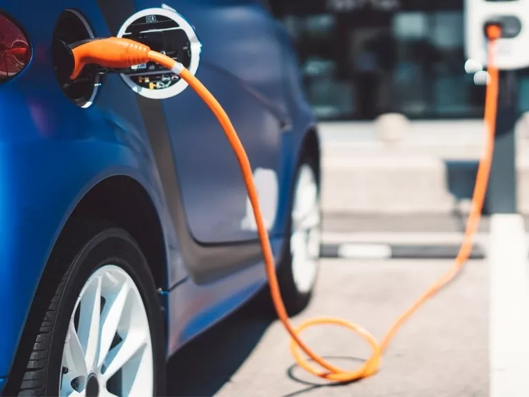 Eldőlt: a németek csak az elektromos autókat támogatják