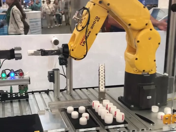 Skillek között a robotika