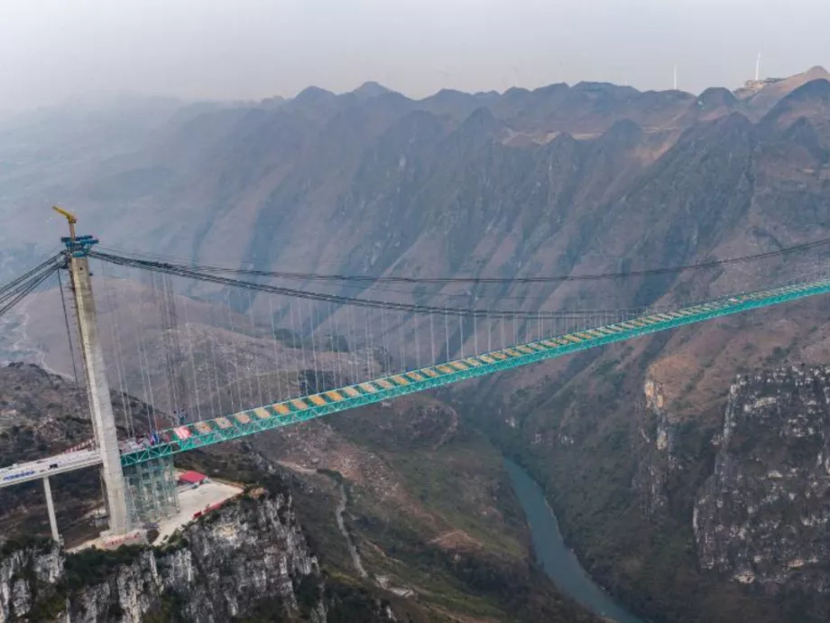 Íme, a függőhíd, ami kétszer magasabb, mint az Eiffel-torony