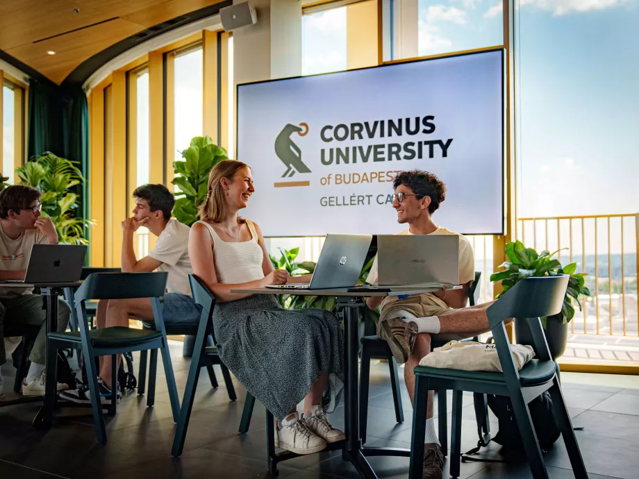 Térmikrofonok, robotkamerák és egyedi ledfalak a Corvinuson