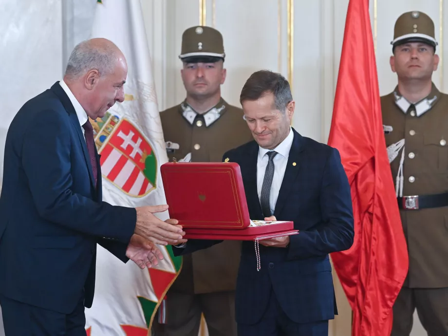 Krausz Ferenc fizikus vette át a Magyar Szent István Rendet