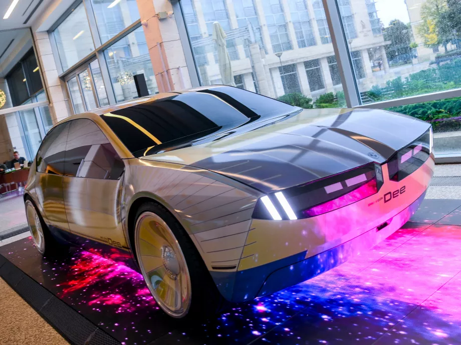 Tanulmányautót mutatott be a BMW Debrecenben