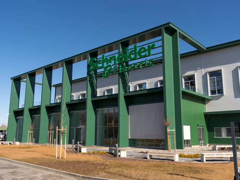 Bővíti okosgyárát a Schneider Electric