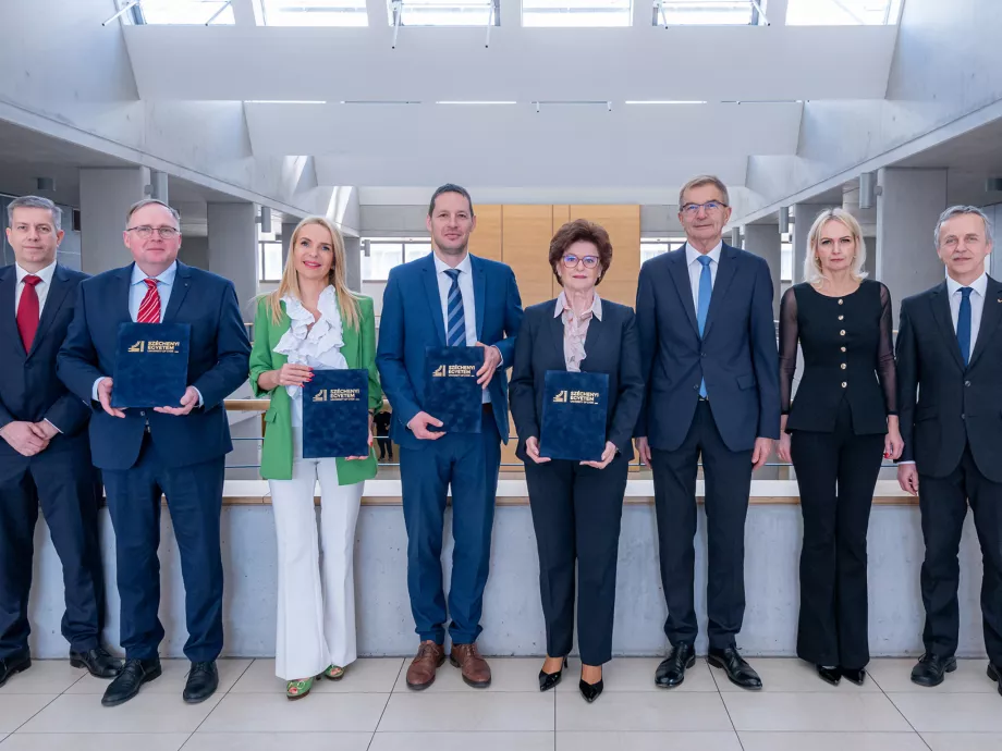 Matematikával bővítette oktatási együttműködését a Széchenyi István Egyetem és az Audi Hungaria Iskola