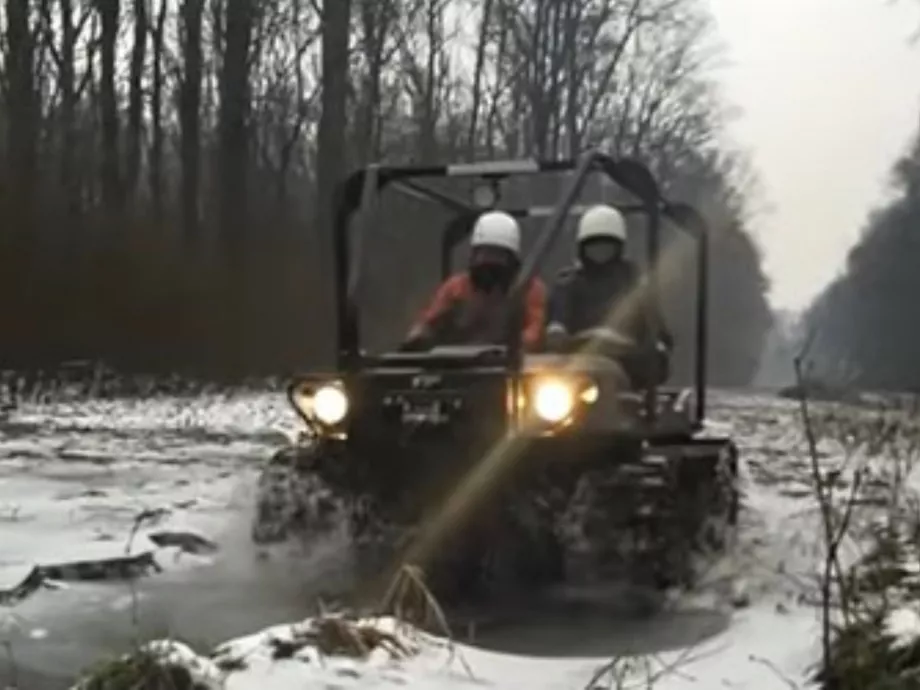 Kétéltű lánctalpasból javítják a hálózatot az E.ON szerelői