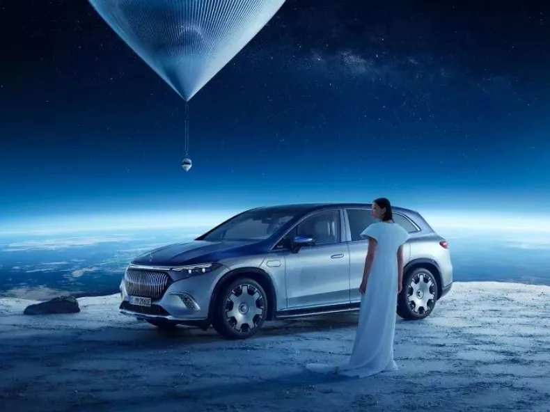 A Mercedes is beszállt a kereskedelmi űrballonba