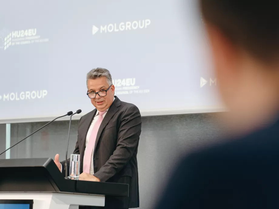 Európa versenyképességéről tartottak uniós miniszteri csúcstalálkozót a MOL-csoport székházában