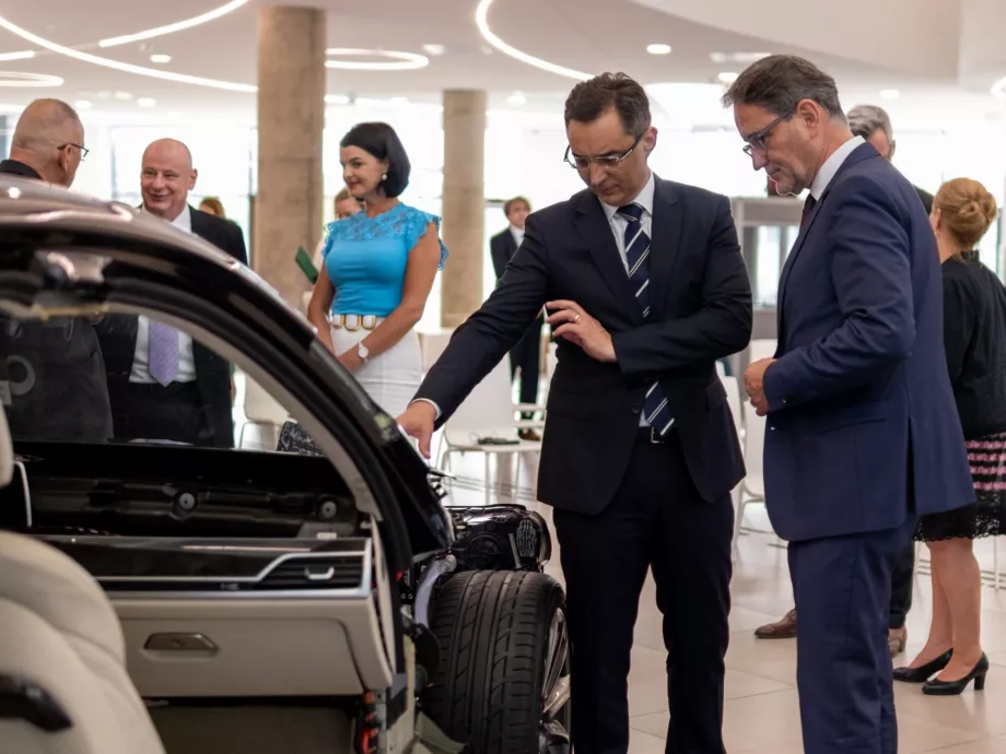 A BMW stratégiai együttműködést kötött a Debreceni Egyetemmel