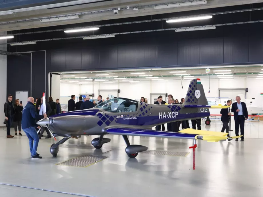 Átadták a magyar fejlesztésű Magnus Fusion 212 repülőgépét