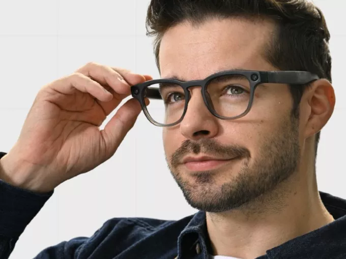 Megérkezett a mesterséges intelligenciás okosszemüveg